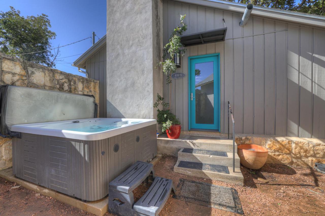 406 Lodge-A: Hot-Tub & 2 Blks To Main St Fredericksburg Exterior photo