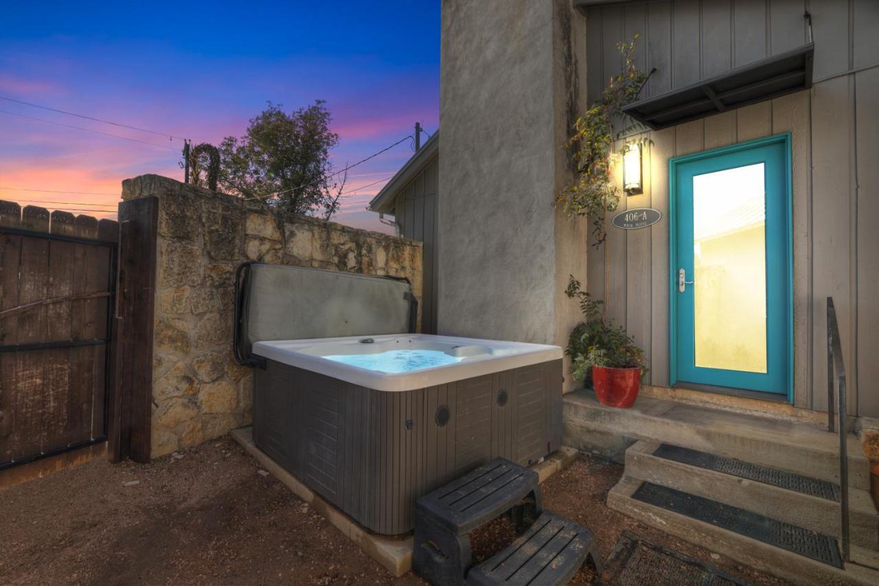 406 Lodge-A: Hot-Tub & 2 Blks To Main St Fredericksburg Exterior photo