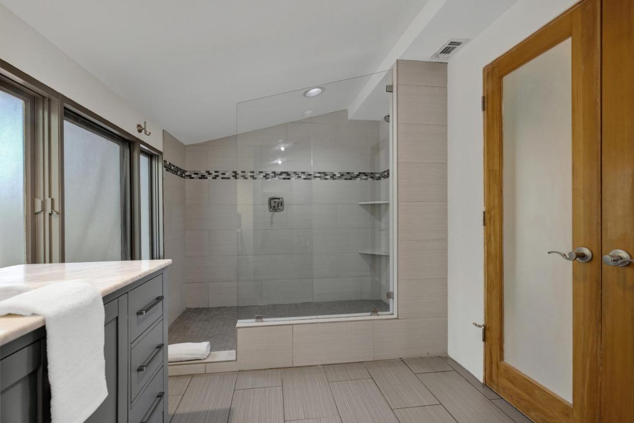 406 Lodge-A: Hot-Tub & 2 Blks To Main St Fredericksburg Exterior photo